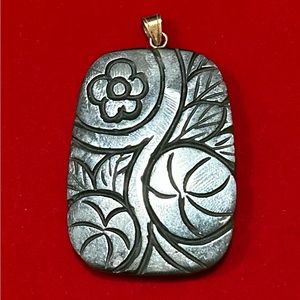 14k jade pendant